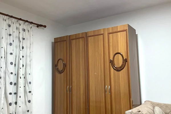 Shtepi me qera Shtepi Private ne Tirane, 1+1, Mobilimi E mobiluar, Pagesa 220  Euro.