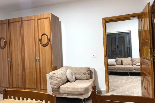 Shtepi me qera Shtepi Private ne Tirane, 1+1, Mobilimi E mobiluar, Pagesa 220  Euro.