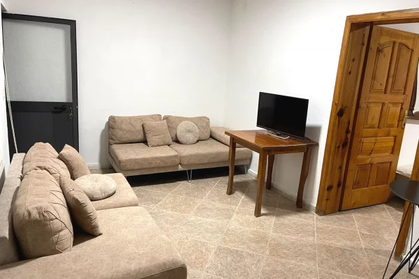 Shtepi me qera 1+1 ne Tirane - 220 Euro