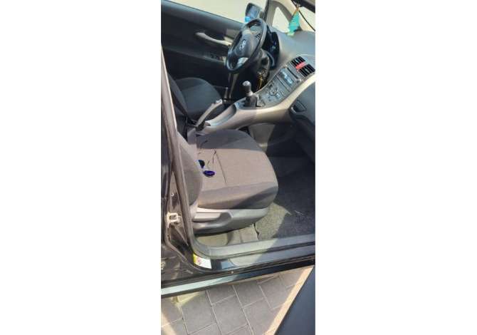Jepet me qera Makina Toyota Auris duke filluar nga 30 euro dita