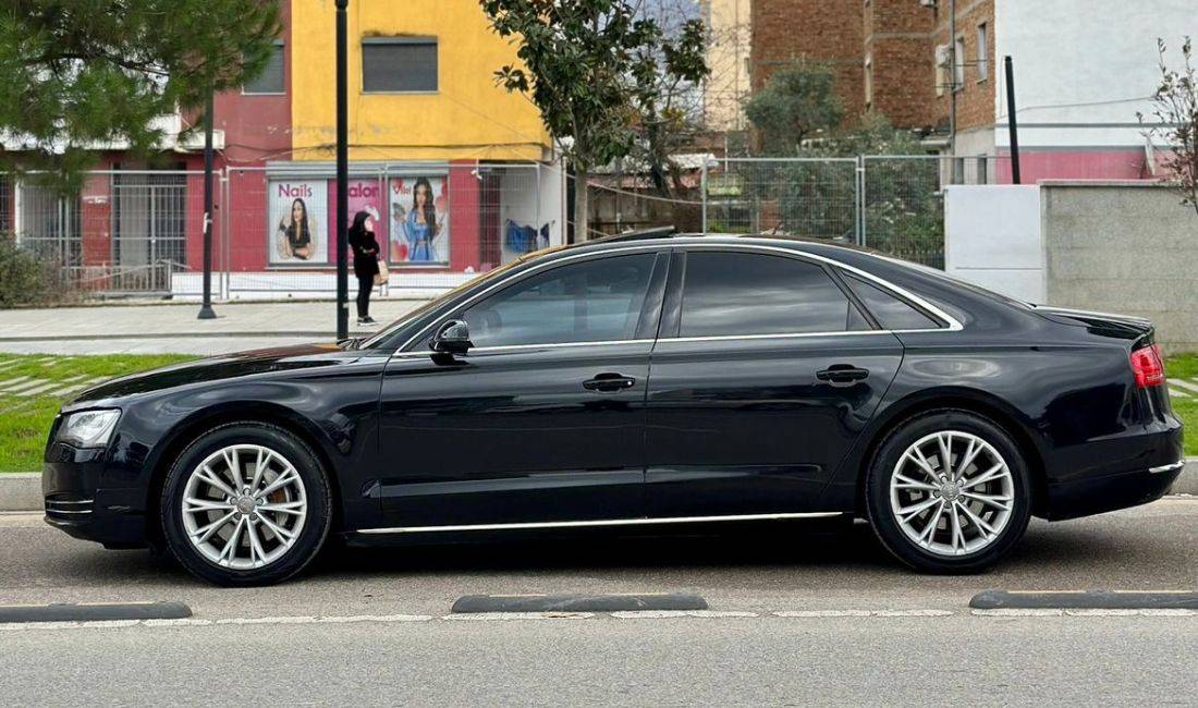Jepet makina me qera Makina Audi 8 duke filluar nga 175 Euro dita 