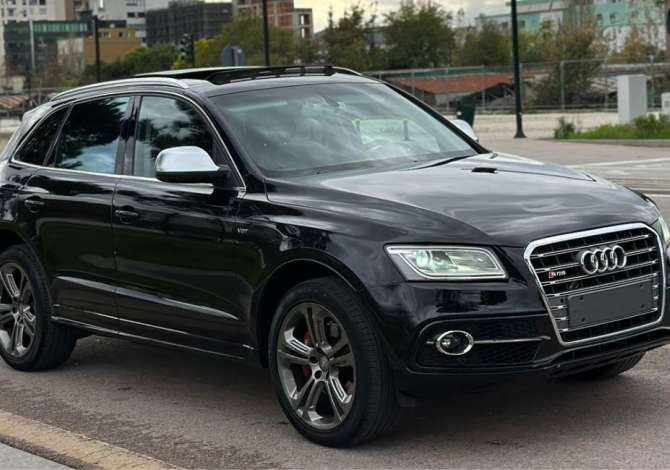 Jepet me qera Makina Audi Q5 duke filluar nga 140 euro dita