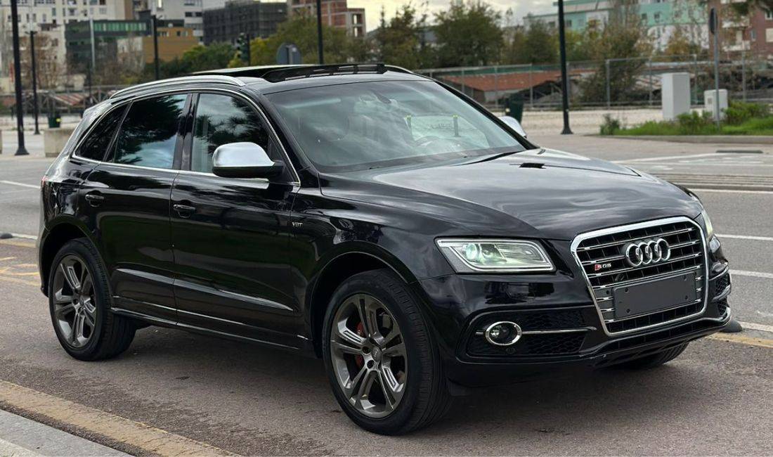 Jepet me qera Makina Audi Q5 duke filluar nga 140 euro dita