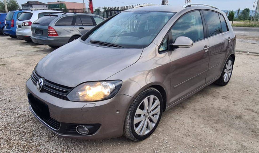 Jepet me qera Makina Golf 6 plus duke filluar nga 30 euro dita