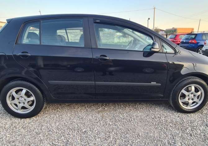 Jepet me qera Makina Golf 5 Plus  duke filluar me 25 Euro +7 dita