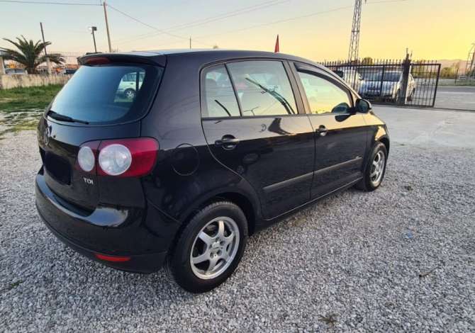 Jepet me qera Makina Golf 5 Plus  duke filluar me 25 Euro +7 dita