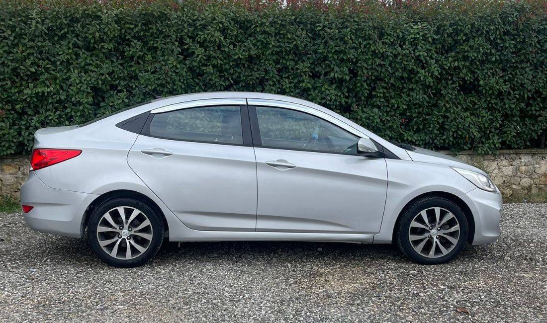 Jepet me qera Makina Hyundai Accent me cmim duke filluar nga 40 Euro dita