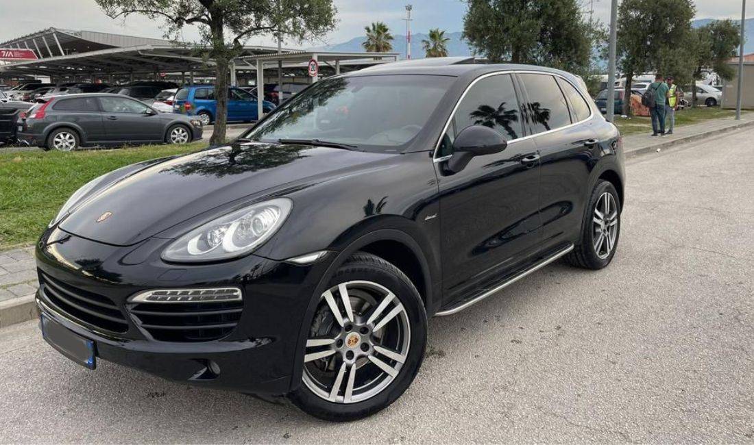 Jepet me qera Makina Porsche Cayen me cmim duke filluar nga 110 Euro dita
