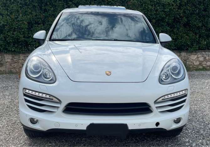 Jepet me qera Makina Porsche Cayen me cmim duke filluar nga 110 Euro dita