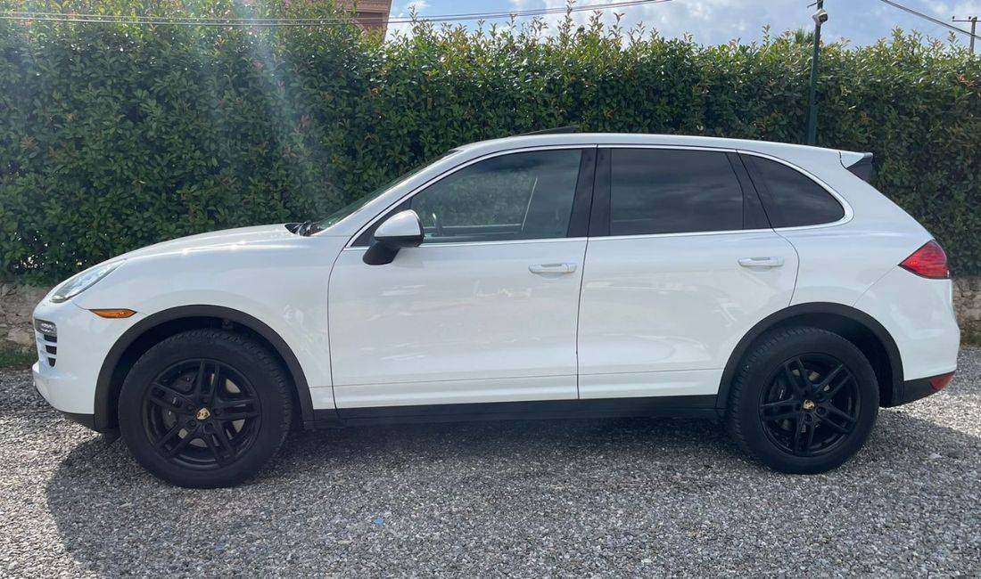 Jepet me qera Makina Porsche Cayen me cmim duke filluar nga 110 Euro dita