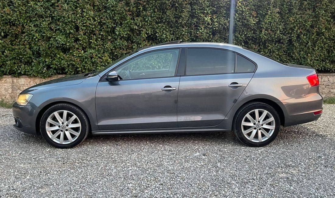 Jepet me qera Makina VolksWagen Passat Jetta me cmim duke filluar nga 40 Euro dita