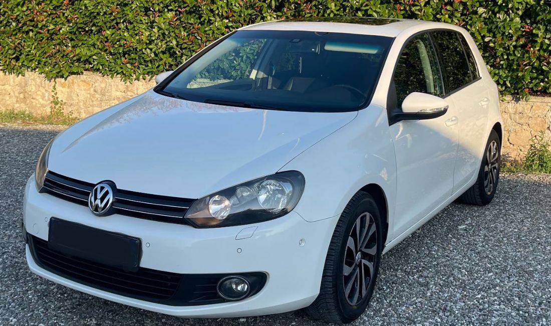Jepet me qera Makina VolksWagen Golf 6 me cmim duke filluar nga 40 Euro dita