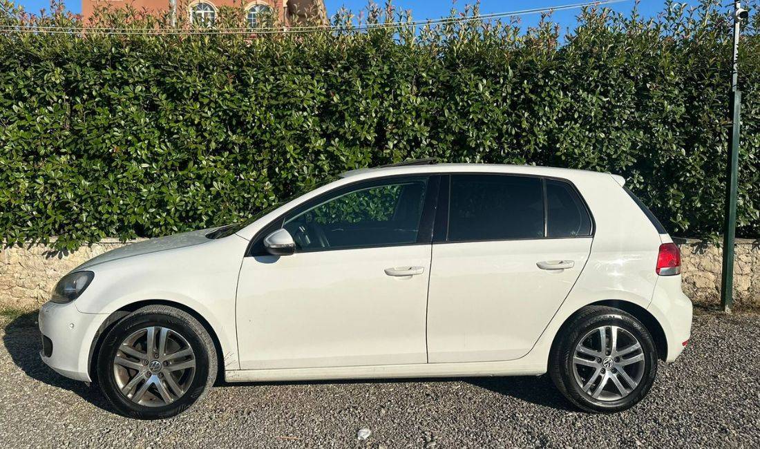 Jepet me qera Makina VolksWagen Golf 6 me cmim duke filluar nga 40 Euro dita