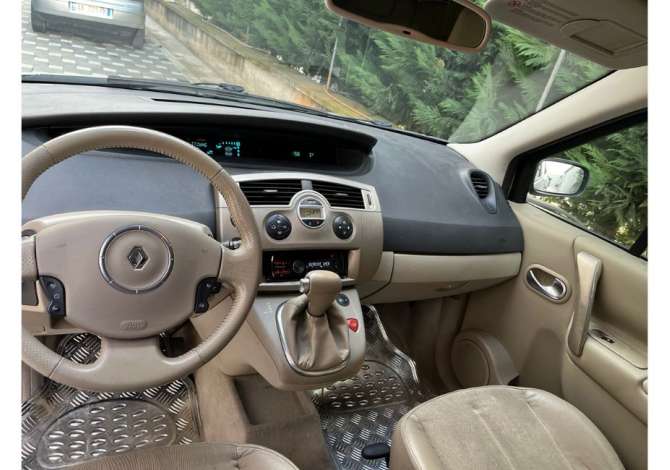 Jepet me qera Makina Renault Megan Scenic per 35 Euro dita