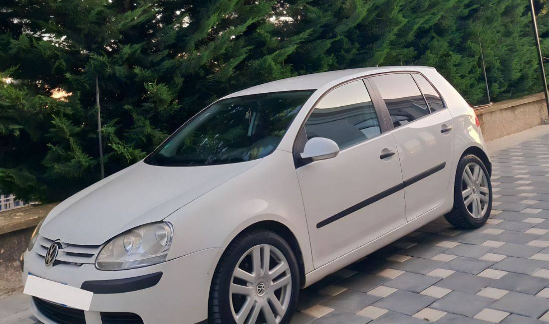 Jepet me qera Makina Volkswagen Golf 5 me cmim ditor duke filluar nga 30 Euro dita