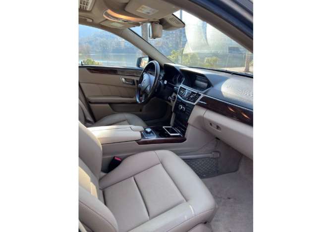 Jepet me qera Makina Mercedes Benz E-Class me cmim ditor duke filluar nga 45 Euro