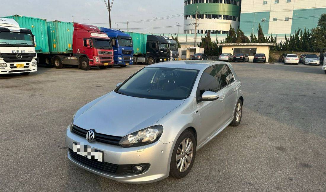 Jepet me qera Makina Volkswagen Golf 6 per 30  Euro dita. Rinas 