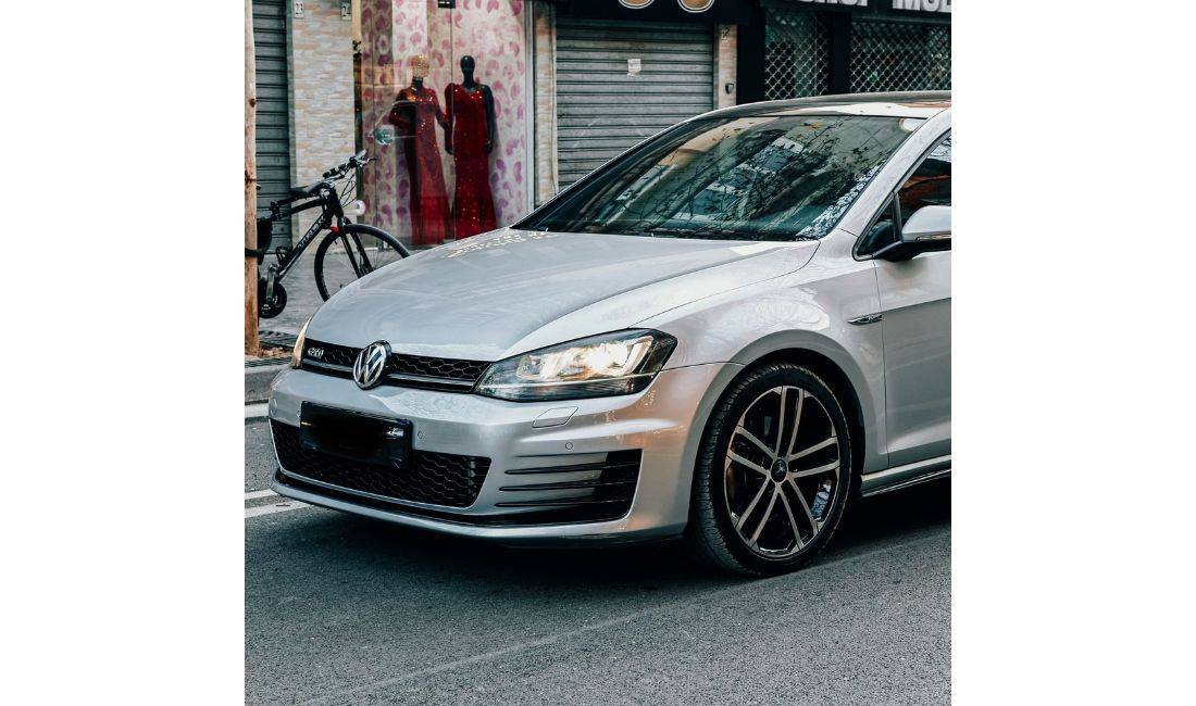 Jepet me qera Makina Volkswagen Golf 7 me cmim ditor duke filluar nga 40 Euro 