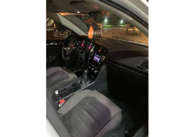 Jepet me qera Makina Volkswagen Golf 7 me cmim ditor duke filluar nga 40 Euro