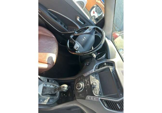 Jepet me qera Makina Hyundai Santa Fe, 7 vendesh me cmim ditor duke filluar nga 70 Euro