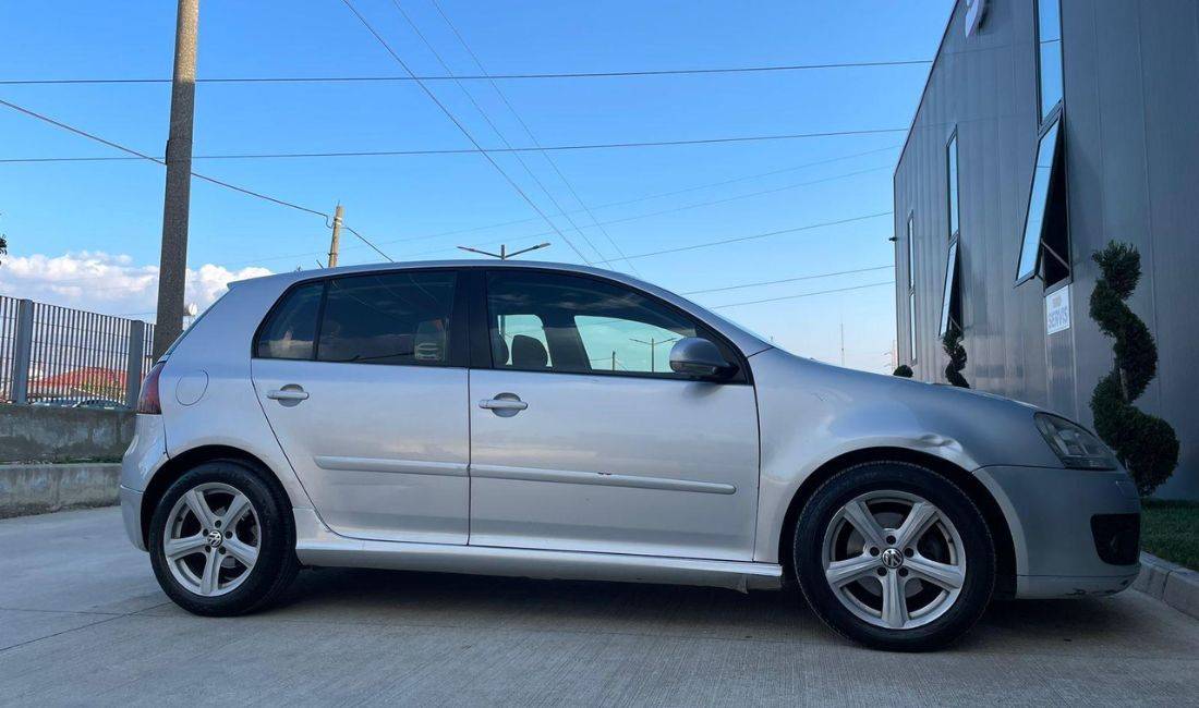 Volkswagen Golf 5 me qera per 35 Euro dita