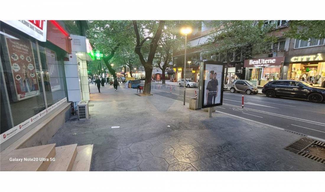 Shitet Dyqan OKAZION 268 M2. Buze rruge!