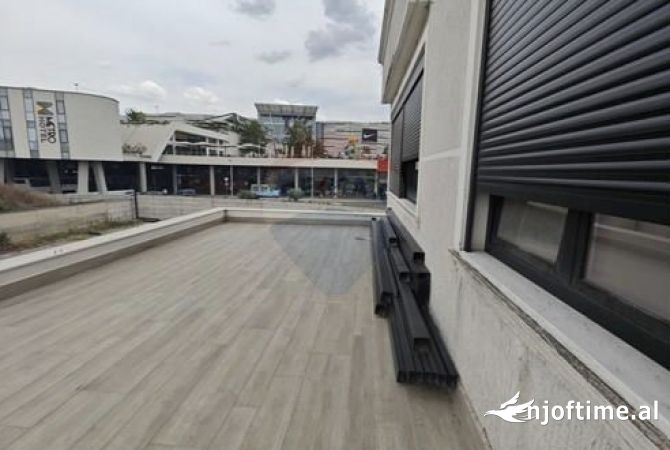 Ambiente Commerciale in Affitto 3+1 a Tirana - 3,500 Euro