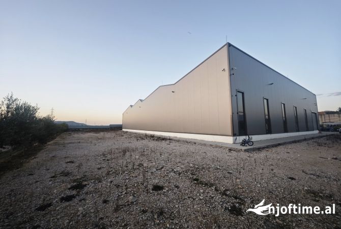 Ambiente Commerciale in Vendita 4+1 a Tirana - 4,000,000 Euro