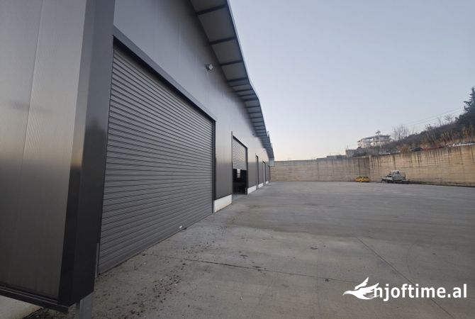 Ambiente Commerciale in Vendita 4+1 a Tirana - 4,000,000 Euro