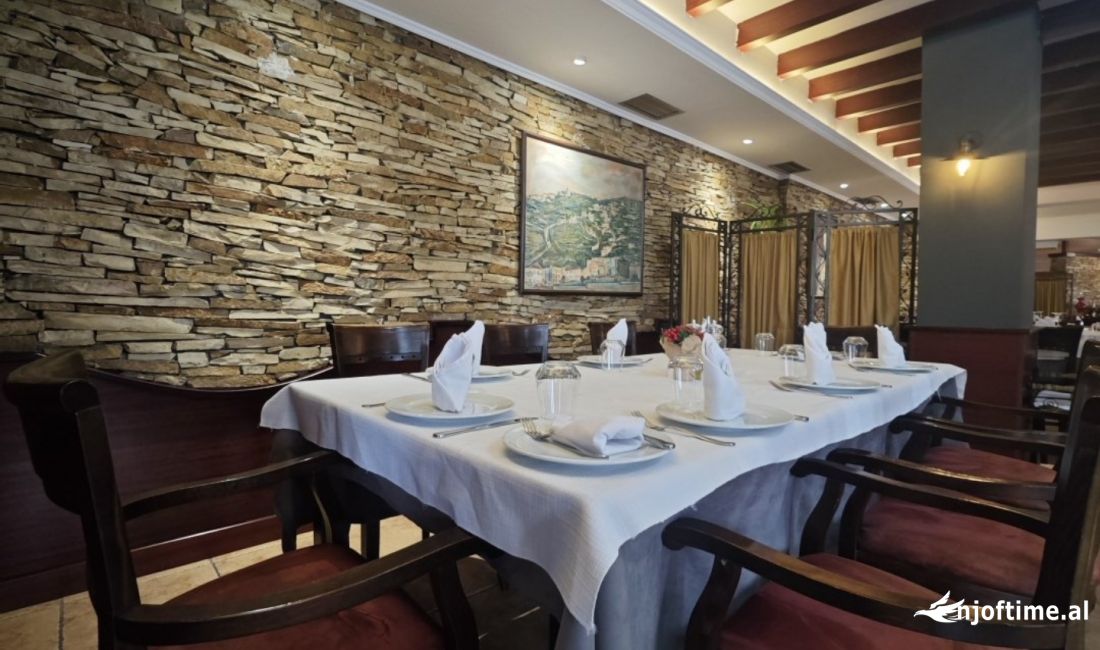 Shitet Restoranti. Prone + Biznes I Ngritur 