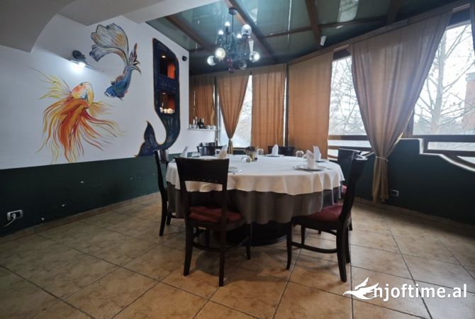Shitet Restoranti. Prone + Biznes I Ngritur 