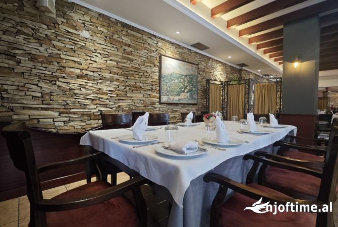 Shitet Restoranti. Prone + Biznes I Ngritur 
