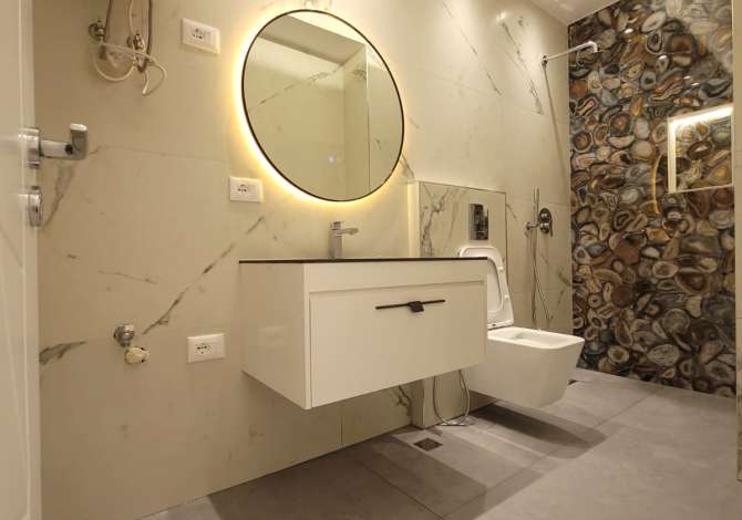 Shtepi ne shitje Apartament ne Tirane, 2+1, Mobilimi Bosh, pa mobiluar, Pagesa 210,000  Euro.