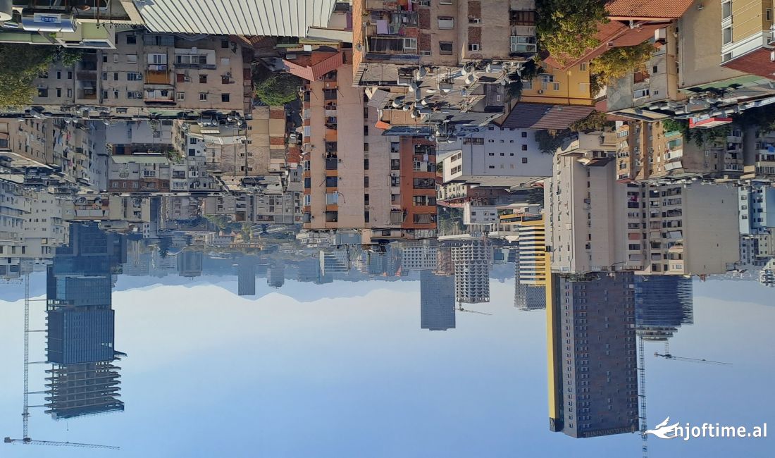 Shtepi ne shitje Penthose(kati i fundit panoramik) ne Tirane, 5+1, Mobilimi E mobiluar, Pagesa 660,000  Euro.