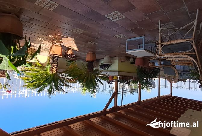 Shtepi ne shitje Penthose(kati i fundit panoramik) ne Tirane, 5+1, Mobilimi E mobiluar, Pagesa 660,000  Euro.