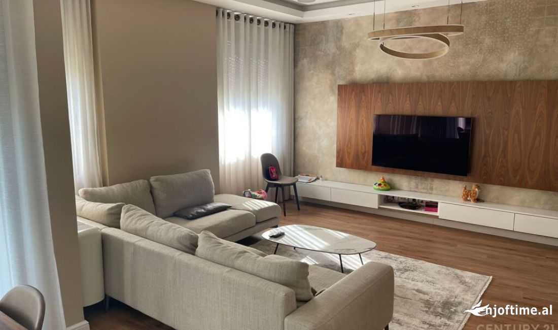 Shtepi ne shitje Apartament ne Tirane, 2+1, Mobilimi E mobiluar, Pagesa 440,000  Euro.