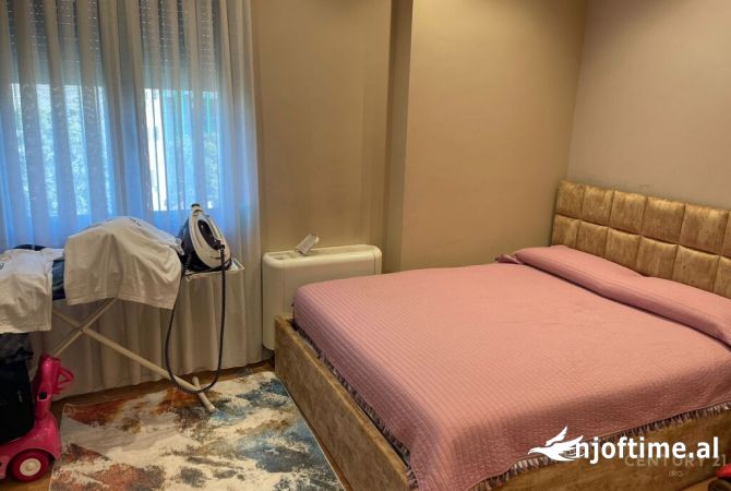 Shtepi ne shitje Apartament ne Tirane, 2+1, Mobilimi E mobiluar, Pagesa 440,000  Euro.
