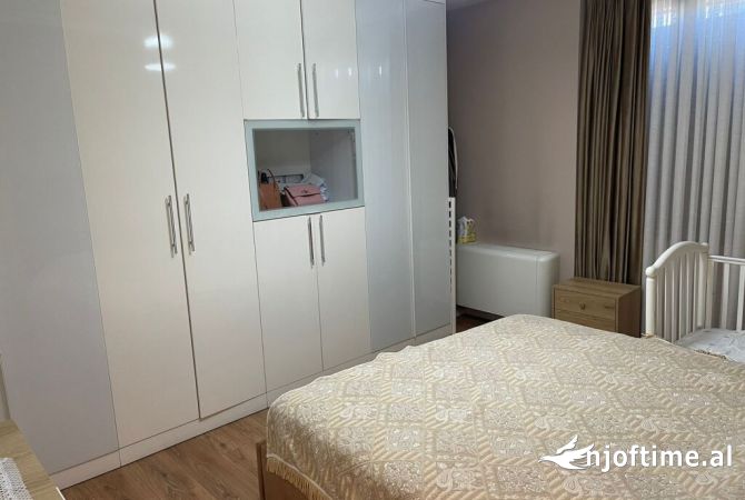 Shtepi ne shitje Apartament ne Tirane, 2+1, Mobilimi E mobiluar, Pagesa 440,000  Euro.
