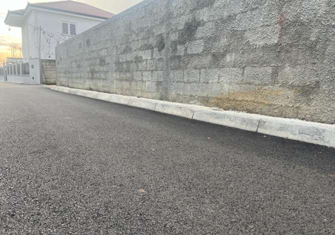 Ambiente Commerciale in Affitto 4+1 a Tirana - 1,350 Euro