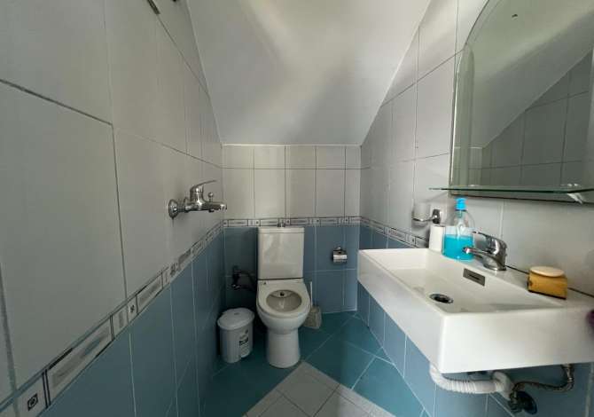 JEPET APARTAMENT 2+1 OSE NJESI BIZNESI 80 M + 2 POSTE PARKIMI - GJIMNAZI PARTIZANI 