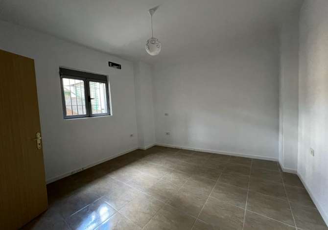 Ambient biznesi me qera 3+1 ne Tirane - 400 Euro