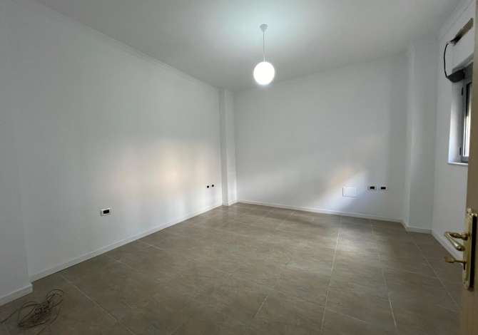 JEPET APARTAMENT 2+1 OSE NJESI BIZNESI 80 M + 2 POSTE PARKIMI - GJIMNAZI PARTIZANI 