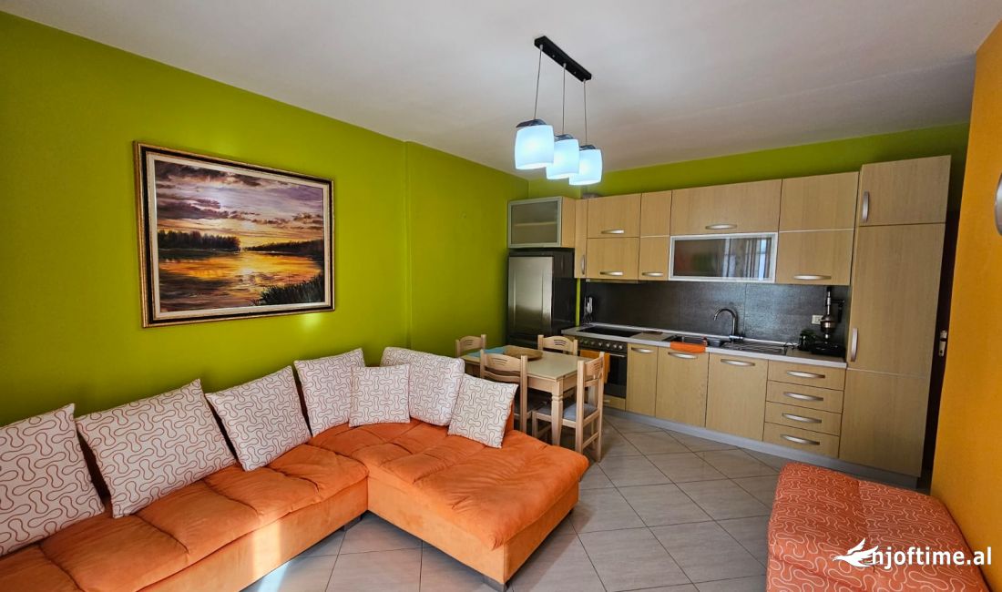 Shtepi ne shitje Apartament ne Durres, 2+1, Mobilimi E mobiluar, Pagesa 130,000  Euro.