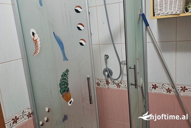 Shtepi ne shitje Apartament ne Durres, 2+1, Mobilimi E mobiluar, Pagesa 130,000  Euro.