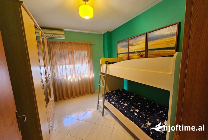 Shtepi ne shitje Apartament ne Durres, 2+1, Mobilimi E mobiluar, Pagesa 130,000  Euro.