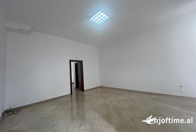 JEPET ME QERA AMBIENT BIZNESI 65 m2 (FRESK)