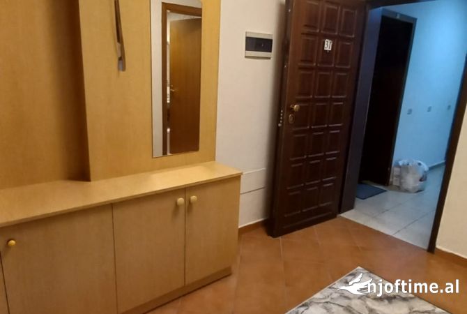 Shtepi me qera Apartament ne Tirane, 1+1, Mobilimi E mobiluar, Pagesa 850  Euro.