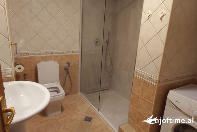 Shtepi me qera Apartament ne Tirane, 1+1, Mobilimi E mobiluar, Pagesa 850  Euro.