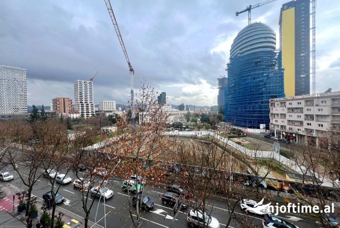 JEPET ME QERA ZYRE NE PALLAT TE RI NE QENDER