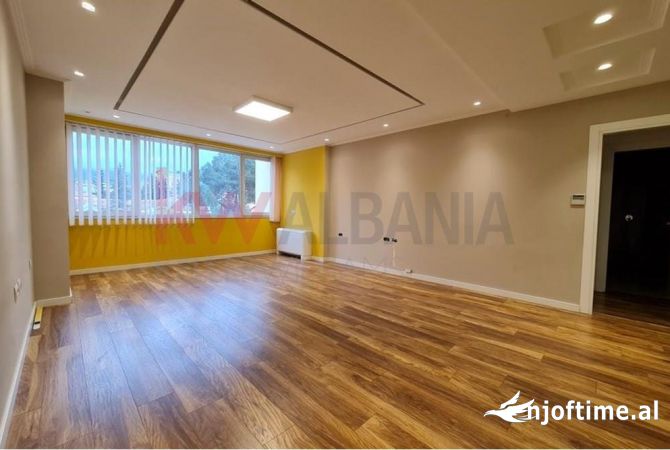 Ambiente Commerciale in Affitto 3+1 a Tirana - 1,500 Euro